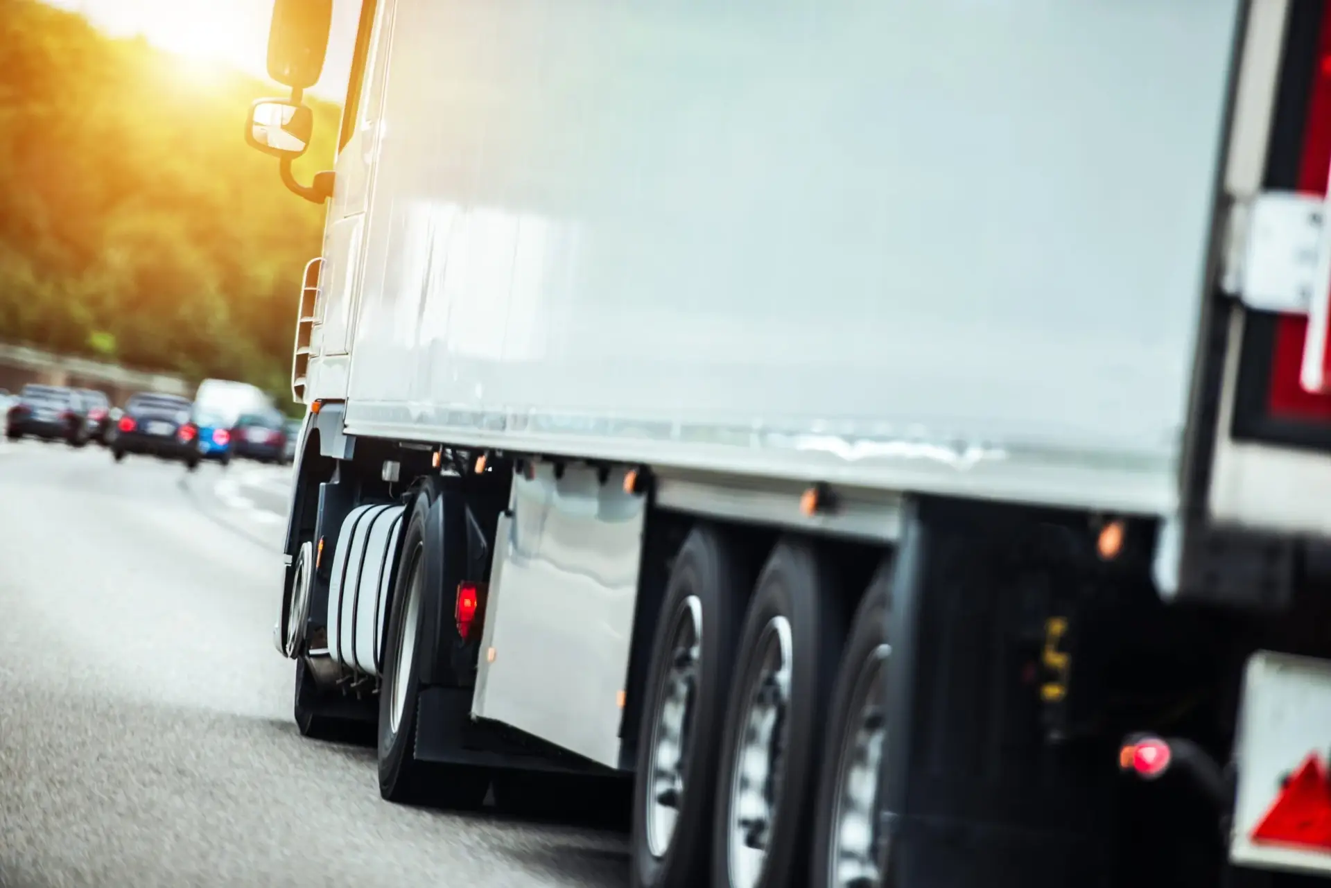 Lkw auf der Autobahn bei einem Fernumzug